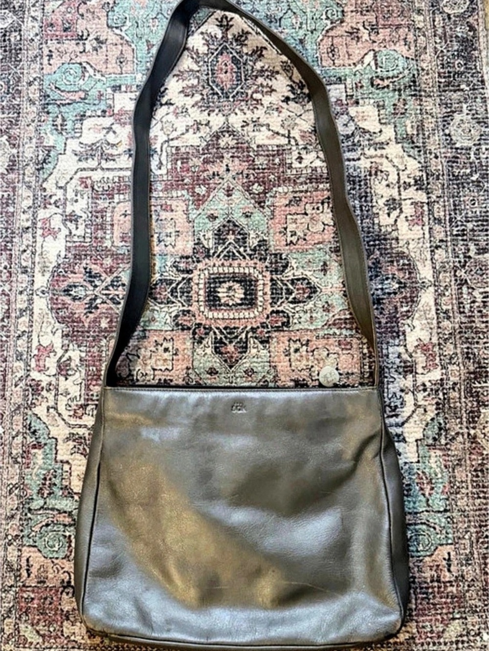 The Sak Pure Leather Hobo Shoulder Bag Gray Taupe Zipper Minimalist Purse
